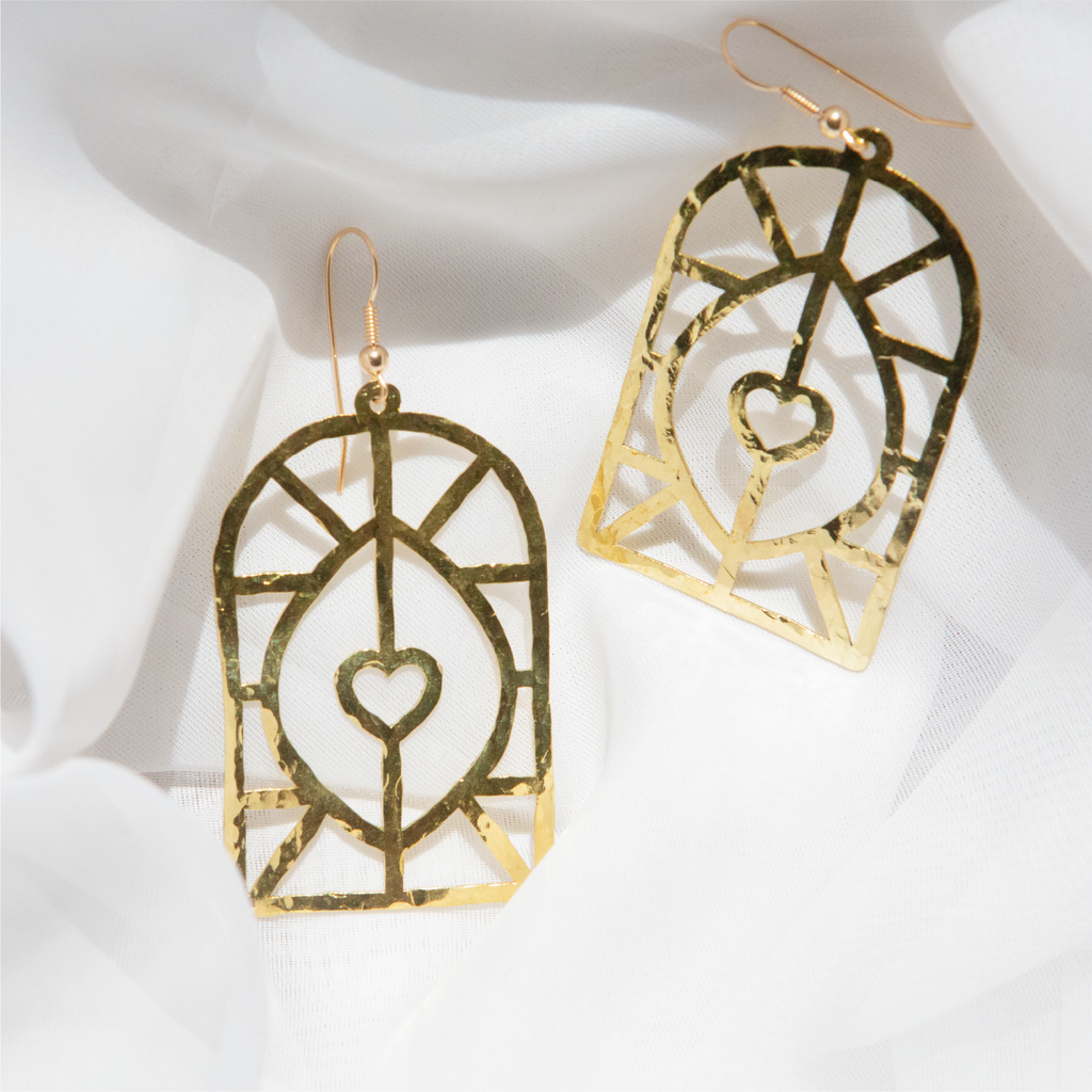 Vulva arch gold earrings - Shop Saint Manifest